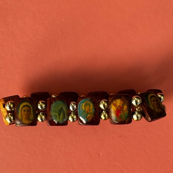 Other - Lovely Painted Wooden Stretchy Bracelet